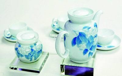 陶藝名家張守智昨在滬老淚縱橫談&ldquo;國瓷&rdquo; 陶瓷大國卻為他人打工(組圖)_影音娛樂_新浪網(wǎng)